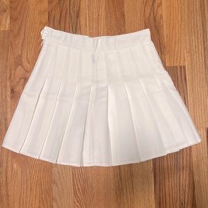 White pleated mini skirt never worn